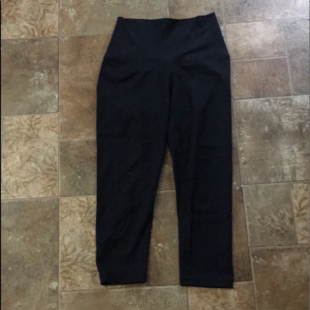 💫 Black high waisted Lululemon capris💫
